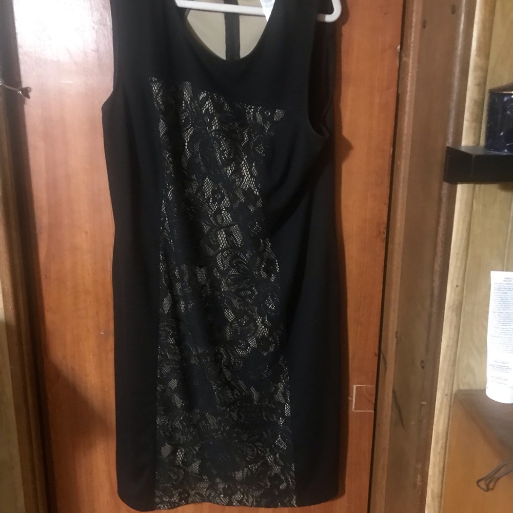 Black center lace party dress
